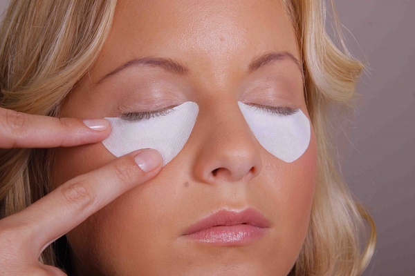 BINACIL Eyelash & Eyebrow Tint - Instruction Step 5 BINACIL Eyelash & Eyebrow Tint - Instruction Step 5