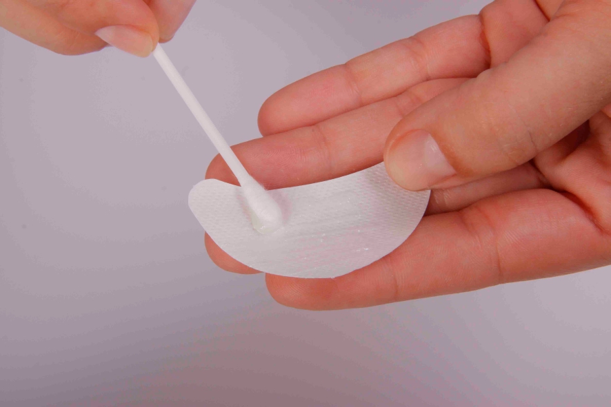 Lash Tinting with BINACIL - Step 3 Lash Tinting with BINACIL - Step 3