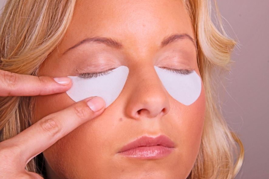 Lash Tinting with BINACIL - Step 4 Lash Tinting with BINACIL - Step 4